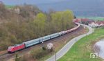 185 062 mit einem Güterzug Richtung Bebra in Kleinvach im Werratal nahe Bad Sooden-Allendorf.  (22.03.2024) <i>Foto: Joachim Schmidt</i>