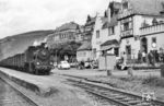 Lok 151 (Henschel, Baujahr 1927) der Moselbahn GmbH mit einem Güterzug im Bahnhof Bernkastel Nord. Die auch als "Saufbähnchen" bekannte Strecke zwischen Bullay und Trier wurde ab 1961 schrittweise stillgelegt. (05.09.1962) <i>Foto: Detlev Luckmann</i>