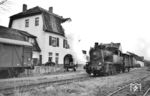Lok 184 (Henschel, Baujahr 1946) rangiert im Endbahnhof Thedinghausen der Bremen-Thedinghauser Eisenbahn (BTE). Schon am 1. Oktober 1955 endete hier der Personenverkehr. (04.1965) <i>Foto: Detlev Luckmann</i>