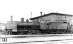 Von den ab 1896 gebauten 714 Lokomotiven der preußischen Gattung G 5² waren im DRB-Umzeichnungsplan von 1925 immerhin noch 186 Maschinen als 54 201 - 386 aufgelistet. Die Loks wurden bis Ende 1931 ausgemustert. Das Bild zeigt 54 217, eine Lok der Zweizylinder-Verbund-Variante älterer Bauart mit Innensteuerung. Die bereits im Heimat-Bw Hamburg-Rothenburgsort abgestelle Lok wurde noch 1928 ausgemustert.  (1928) <i>Foto: Werner Hubert</i>