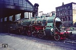 Die in die bayr. S 3/6 "3642" verwandelte 18 505 mit einem Filmzug anlässlich der 125 Jahrfeier der deutschen Eisenbahnen in Wiesbaden Hbf. (02.05.1960) <i>Foto: Reinhold Palm</i>