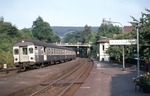Ein Wendezug (Bn-Steuerwagen) mit der (nicht sichtbaren) 212 315 als E 3754 (Odertal-Bielefeld) im Bahnhof Karlshafen an der Weser. (14.08.1975) <i>Foto: Peter Schiffer</i>