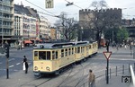 Anlässlich des 100-jährigen Jubiläums der Kölner Verkehrsbetriebe (KVB) war der vorbildlich wiederaufgearbeitete "Finchenzug" aus dem Jahre 1911 am Aachener Weiher, Rudolfplatz/Hahnertor unterwegs. (30.04.1977) <i>Foto: Peter Schiffer</i>