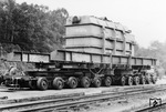 Der 110 t schwere Transformator steht am Bahnhof Oelnitz (Vogtl) auf dem Straßenroller bereit. (23.09.1939) <i>Foto: RVM</i>