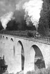 75 151 vom Bw Freiburg (Breisgau) Pbf und eine weitere unbekannte badische VI b als Schiebelok auf dem Ravenna-Viadukt der Höllentalbahn.  (1934) <i>Foto: RVM</i>