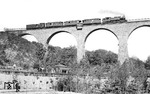93 984 (Bw Wuppertal-Vohwinkel) vor P 2648 auf dem Eulenbachviadukt zwischen Velbert West und Velbert Hbf auf der heute stillgelegten Bahnstrecke Kettwig - Wülfrath.  (21.05.1933) <i>Foto: DLA Darmstadt (Bellingrodt)</i>