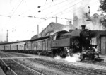 66 002 verlässt mit einem Personenzug nach Gelnhausen den Bahnhof Gießen. (06.1966) <i>Foto: Lothar Mickel</i>