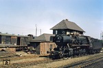 Wohl aus dem vorbeifahrenden Zug aufgenommen, wurde 50 2909 vom Bw Wuppertal-Vohwinkel wurde vom Fotografen vor dem Wärterstellwerk "Sw" in Schwelm angetroffen. (11.09.1960) <i>Foto: Will A. Reed</i>