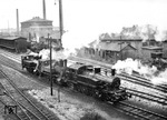 Blick in das Bw München Hbf. Als Lokzug machen sich 91 1771 (Bw München Hbf) und zwei 89er (bayerische R 3/3) auf den Weg zu den Einsatzorten. 91 1771 wurde bereits am 25.03.1933 ausgemustert.  (04.09.1931) <i>Foto: Slg. Johannes Glöckner</i>