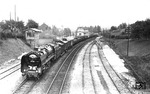 Die erst wenige Wochen alte 45 002 (Bw Offenburg) mit einem Güterzug nach Basel in Schallstadt, südlich von Freiburg (Breisgau).  (20.07.1937) <i>Foto: RVM-Filmstelle Berlin (Bellingrodt)</i>