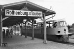 Der frisch renovierte VT 90 501 auf Ausflugsfahrt in Rothenburg ob der Tauber. Nach der Hauptuntersuchung am 26.07.1950 im EAW Nürnberg wurde er für Sonderfahrten im Bw Stuttgart Hbf stationiert.  (1951) <i>Foto: Willi Doh</i>
