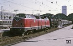 230 001 (ex V 300 001) leistet im Bahnhof Hamburg-Altona der 012 001 (01 1001) Vorspann vor dem E 2105 nach Westerland. (02.05.1971) <i>Foto: Will A. Reed</i>