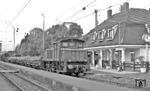160 009 rangiert einen Schotterzug im Bahnhof Hechendorf nahe Murnau, der am 02. Juni 1984 für den Personenverkehr aufgegeben wurde. (06.07.1978) <i>Foto: Frank Lüdecke</i>