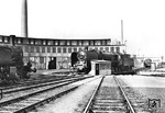 Das Bw Düsseldorf Abstellbf wurde von zahlreichen Gastloks anderer Bahnbetriebswerke angefahren, die ihre Zügen vom Hauptbahnhof in den Abstellbahnhof mitbrachten. Im Frühjahr 1932 weilte 03 052 (Bw Köln Bbf) in den weitläufigen Anlagen. (09.03.1932) <i>Foto: RBD Wuppertal (Eckler)</i>