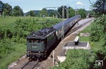 Der Halt des IC 510 im Bahnhof Bayrisch Gmain erlaubte eine weitere Aufnahme in der Bahnhofsausfahrt. (28.05.1979) <i>Foto: Wolfgang Bügel</i>