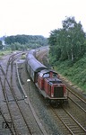 In Höhe des ehemaligen Wagenwerks erreicht 211 226 mit N 6211 den Bahnhof Remscheid-Lennep. (02.08.1980) <i>Foto: Wolfgang Bügel</i>