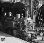 91 819 (Jung, Baujahr 1906) macht sich als Rangierlok 3 im Bremer Hauptbahnhof nützlich. (1959) <i>Foto: Reinhard Todt</i>