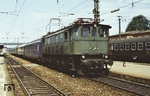 116 006 auf ihrer Stammstrecke Salzburg - München in Rosenheim. (07.1972) <i>Foto: Prof. Dr. Willi Hager</i>