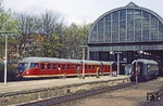 Seit 1954 war der VT 12.5 (ab 1968: BR 612) in Norddeutschland heimisch. 612 601 wartet in Kiel Hbf auf Ausfahrt als N 5514. (18.04.1981) <i>Foto: Joachim Bügel</i>