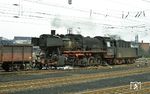 Am Zugschluss unterstützte die Neusser 051 383-8 (50 1383) den ausfahrenden Güterzug mit 052 604 (Bild-Nr. 28343). (19.03.1974) <i>Foto: Prof. Dr. Willi Hager</i>