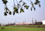 140 145 überführt einen nagelneuen 420 vom Aw München-Freimann zur Abnahme ins Aw Krefeld-Oppum, hier bei Köln-Longerich. (02.04.1974) <i>Foto: Peter Schiffer</i>