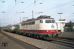 103 002-2 fährt mit einem Meßzug des BZA Minden durch den Bahnhof Köln-Ehrenfeld. (16.08.1973) <i>Foto: Peter Schiffer</i>