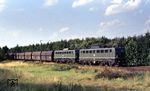 140 821 und 140 843 befördern einen leeren Kohle-Ganzzug auf der Gillbachstrecke bei Köln-Ehrenfeld. (02.08.1979) <i>Foto: Peter Schiffer</i>