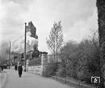 39 196 (Bw Wuppertal-Langerfeld) fährt von der Hohenzollernbrücke kommend in den Bahnhof Köln-Deutz ein.  (1932) <i>Foto: RBD Köln (Felten)</i>