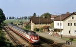 601 014 fährt als Dt 13120, dem Gegenzug zu Dt 13816 (vgl. Bild-Nr. 30651) nach Oberstdorf, durch den Bahnhof Martinszell (Allgäu). (31.08.1984) <i>Foto: Peter Schiffer</i>