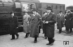 Ankunft des Bundespräsidenten Heuss in Hamburg, dessen Sonderzug von einer 03 gezogen worden war. (03.1950) <i>Foto: Walter Hollnagel</i>