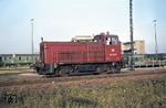 Die Baureihe V 45 entstammt ursprünglich einer Lieferung aus Frankreich, die 1956 von den Eisenbahnen des Saarlandes bestellt wurde. Nachdem die Lokomotiven nach und nach im Rangierdienst durch die Baureihe 260 ersetzt wurden, verdienten sie sich ihr Gnadenbrot hauptsächlich in DB-Ausbesserungswerken, wie hier in Köln-Nippes. (06.08.1974) <i>Foto: Peter Schiffer</i>