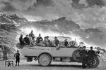 Ein Konstanzer Reiseunternehmen mit einem Dixi-Centaur-Cabriobus in den Alpen.  (1928) <i>Foto: RVM</i>