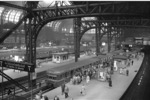 Ein S-Bahnzug nach Barmbek in Gleis 2 des Hamburger Hauptbahnhofs. (20.07.1958) <i>Foto: Walter Hollnagel</i>