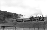 94 1188 vom Bw Dillenburg hat mit P 3504 (Herborn/Dillkr – Westerburg) auf der Westerwaldquerbahn den Schönbacher Tunnel verlassen und wird in Kürze den Bahnhof Roth (Dillkr) erreichen.  (16.05.1936) <i>Foto: DLA Darmstadt (Bellingrodt)</i>