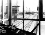 Blick aus dem Stellwerk "Bgl" auf den Bahnhof Magdeburg-Buckau. Links das Reiterstellwerk "Br". (15.01.1929) <i>Foto: Rbd Magdeburg</i>