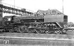 03 054 war eine Lok ohne Druckausgleicher mit Eckventilen. Carl Bellingrodt war dies wohl noch ein zusätzliches Bild im Bw Köln Betriebsbahnhof wert.  (21.03.1936) <i>Foto: DLA Darmstadt (Bellingrodt)</i>