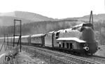 03 1085 vom Bw Linz (Donau) mit einem Schnellzug auf der österreichischen Westbahn bei Böheimkirchen zwischen St Pölten und Wien Westbf.  (1941) <i>Foto: RVM-Filmstelle Berlin (Otto Zell)</i>