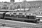 V 200 064 vom Bw Villingen zeigt sich bestens gepflegt im Bahnhof Konstanz. (30.05.1962) <i>Foto: Helmut Röth *</i>
