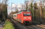 101 107 rauscht mit IC 2027 (Hamburg-Altona - Passau) dem nächsten Halt in Solingen entgegen. (20.11.2010) <i>Foto: Joachim Bügel</i>