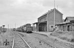 50 1476 (Bw Münster) mit einem Güterzug auf der Westfälischen Landes-Eisenbahn im Bahnhof Wolbeck. (13.05.1961) <i>Foto: Gerd Wolff</i>