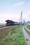 023 014 hat mit einem Personenzug nach Bestwig soeben das Einfahrsignal des Bahnhofs Mönchehof passiert und gleich am Stw "Mn" vorbeifahren. (09.1969) <i>Foto: Günter Hauthal</i>