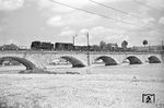 64 442 (Bw Rosenheim) mit einem Güterzug auf der Innbrücke in Rosenheim. (29.05.1958) <i>Foto: Helmut Röth *</i>