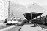 Im Rahmen einer Tagesausflugsfahrt ist 491 001 über die Karwendelbahn in Innsbruck Hbf eingetroffen. (28.09.1973) <i>Foto: Dieter Kempf</i>