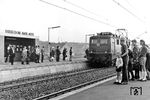 Am 28. September 1967 wurde der S-Bahnverkehr auf der Strecke Düsseldorf-Garath und Ratingen Ost (heute Linie S 6) aufgenommen. Dabei wurden Lokomotiven der Baureihe E 41 (mit S-Bahn-Logo) und "Silberlinge" (Bn-Wagen-Wendezüge) eingesetzt. Bis 2015 war sie die letzte S-Bahnlinie mit lokbespannten Zügen (Baureihe 143 mit x-Wagen).  (1968) <i>Foto: Helmut Säuberlich</i>