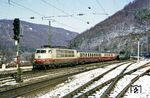 103 200 fährt mit IC 111 "Mediolanum" (Dortmund – Milano C) in Geislingen an der Steige ein. (16.02.1985) <i>Foto: Joachim Bügel</i>