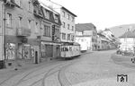 Wagen 53 der Straßenbahn Heidelberg als Einsatzwagen in der Endhaltstelle der Linie 6 auf der Hauptstraße/Bahnhofsstraße in Neckargemünd. (17.03.1962) <i>Foto: Gerd Wolff</i>