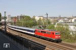 111 042 mit dem NX-Ersatzzug RB 32241 nach Köln Hbf kurz vor Wuppertal Hbf. (20.04.2018) <i>Foto: Wolfgang Bügel</i>