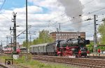 001 150 fuhr zum Restaurieren nach Gerolstein und verlässt hier mit dem letzten noch lauffähigen Post-mrz Bahnpostwagen als DLr 89160 den Trierer Hauptbahnhof. (28.04.2018) <i>Foto: Joachim Bügel</i>