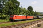 Keine echte Doppeltraktion, 145 012 lief nur als Wagen hinter der Zuglok 185 357 am EZ 51275 nach Gremberg mit, aufgenommen bei der Durchfahrt in Wuppertal-Sonnborn. (18.05.2018) <i>Foto: Wolfgang Bügel</i>