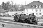75 416 (Bw Villingen) setzt in Donaueschingen an den E 590 an. (17.05.1959) <i>Foto: Helmut Röth</i>
